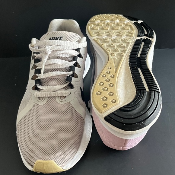 Nike Downshifter 8 Running Shoes. Gray and Black with Pink Foam. Women’s size 7 - Picture 6 of 12